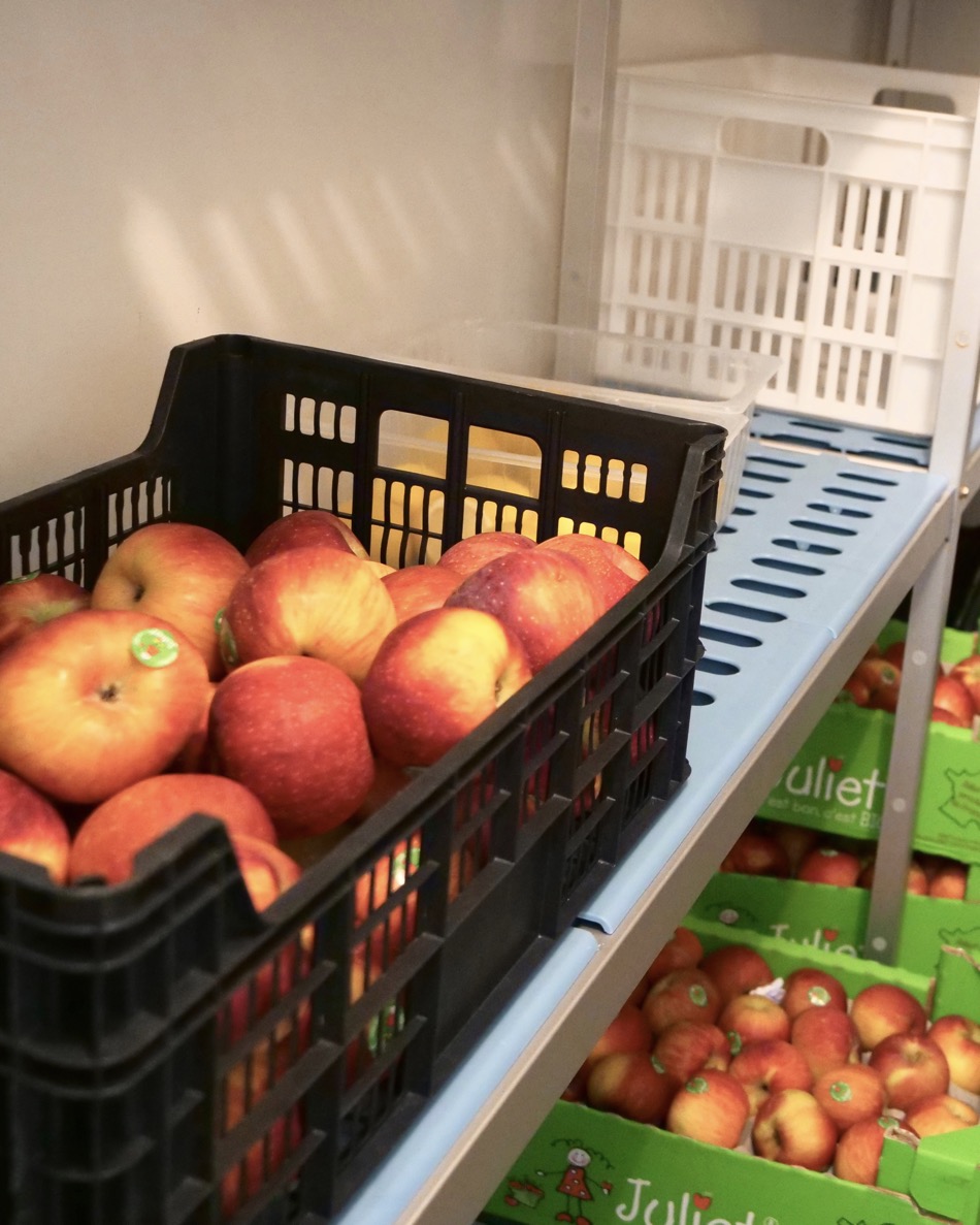 apples in French school cafeteria pantry